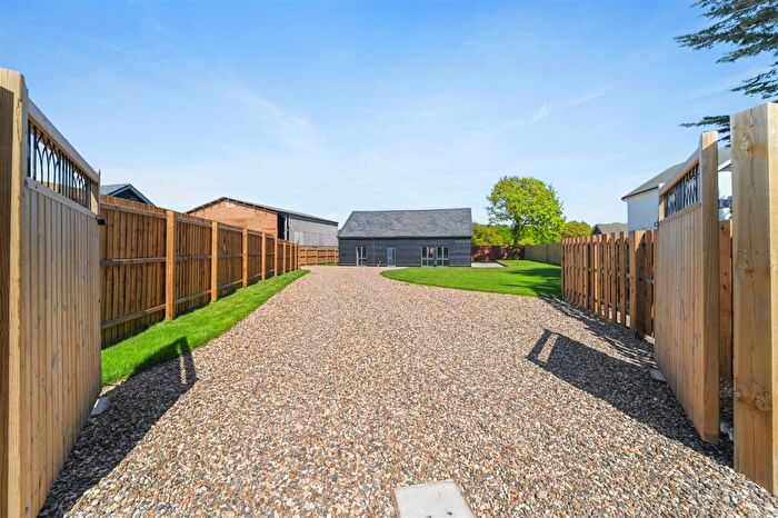 3 Bedroom Barn Conversion For Sale In Whitehall Lane, Thorpe-Le-Soken, CO16