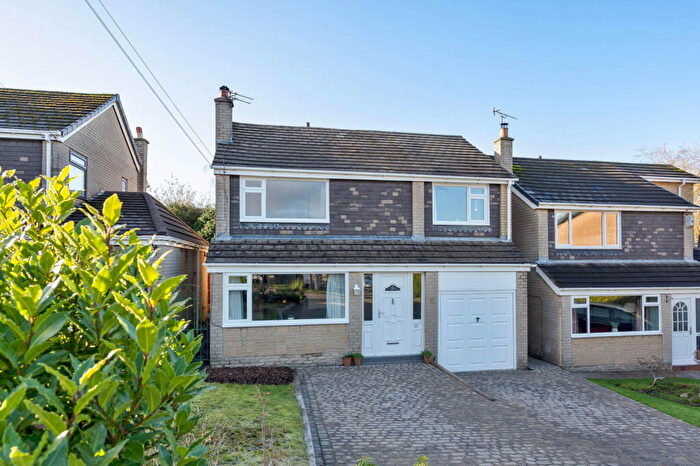 4 Bedroom Detached House For Sale In Lee Vale Drive, Charlesworth, Derbyshire, SK13