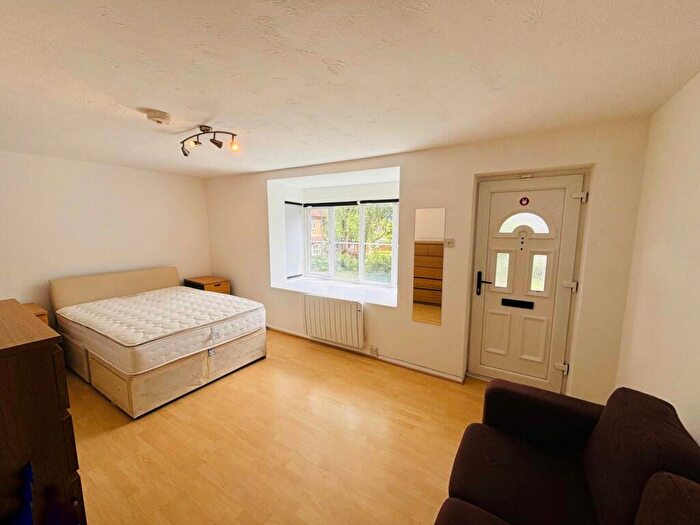 Studio To Rent In Colwyn Green, Snowden Drive, NW9
