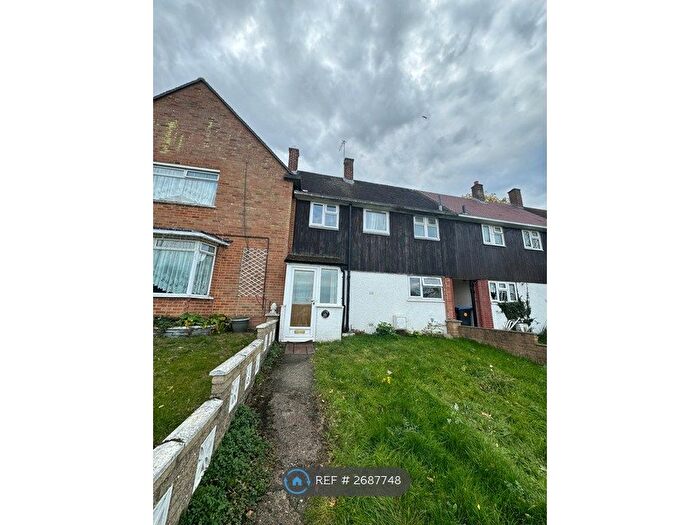 4 Bedroom Terraced House To Rent In Rushey Hill, Enfield, EN2