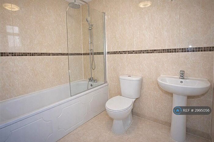 2 Bedroom Flat To Rent In High Street, Barkingside, Ilford, IG6