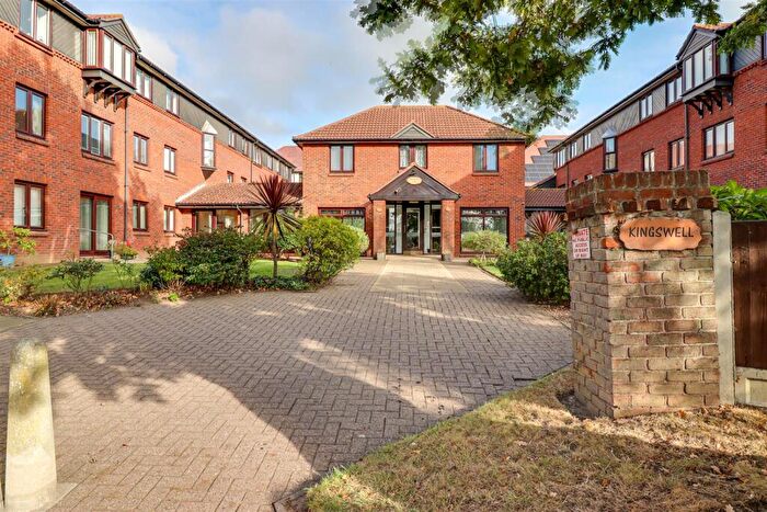 1 Bedroom Retirement Property For Sale In Imperial Avenue, Westcliff-On-Sea, SS0