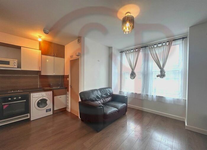 1 Bedroom Flat To Rent In Winchester Street, Acton, W3