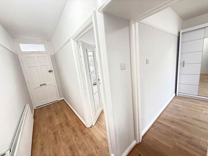 1 Bedroom Maisonette To Rent In Carr Road, Northolt, Greater London, UB5