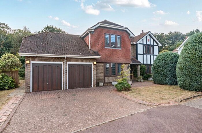 4 Bedroom Detached House For Sale In Saxon Place, Lymington, Hampshire, SO41