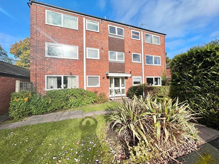 2 Bedroom Apartment For Sale In Henley Drive, Frimley Green, GU16