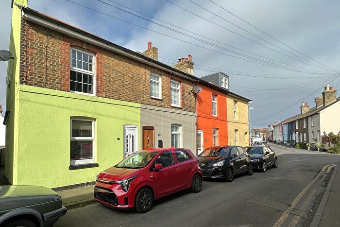 3 Bedroom End Terrace House For Sale In Campbell Road, Walmer, CT14