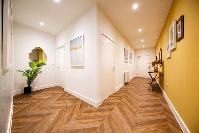 2 Bedroom Flat For Sale In Newtown Road, Henley-On-Thames, RG9