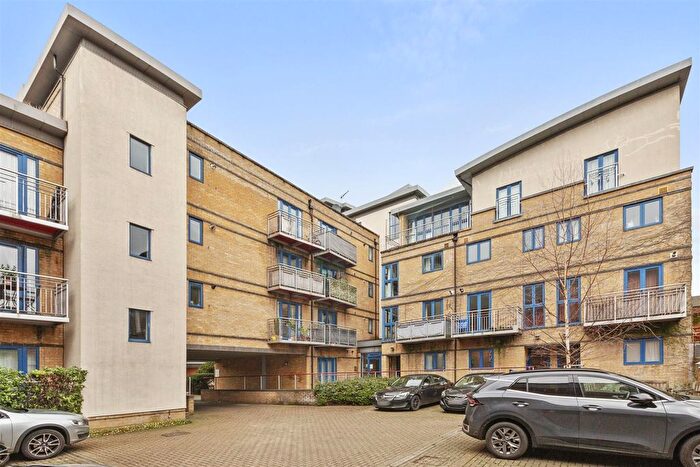 3 Bedroom Terraced House For Sale In The Galleries, Dovecot Road, High Wycombe, HP13