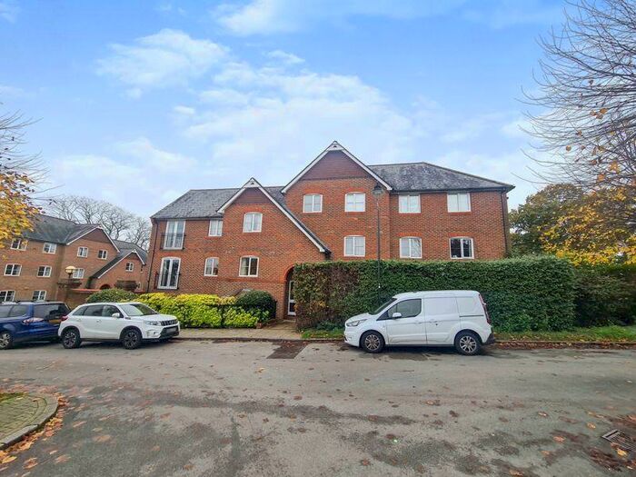 2 Bedroom Flat To Rent In Hamilton Place, Aldershot, GU11