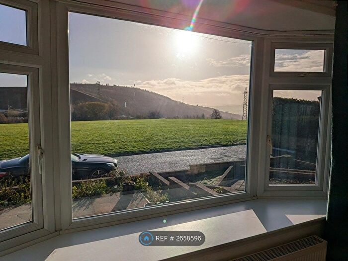 2 Bedroom Bungalow To Rent In Belgrave Crescent, Halifax, HX3