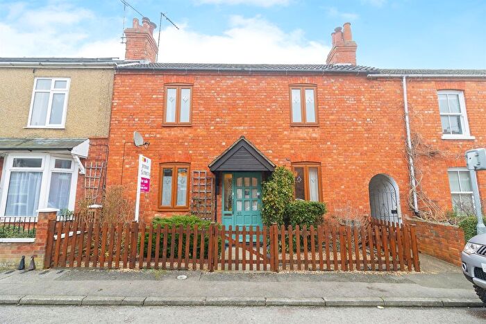 4 Bedroom Terraced House For Sale In Greenfield Road, Newport Pagnell, MK16
