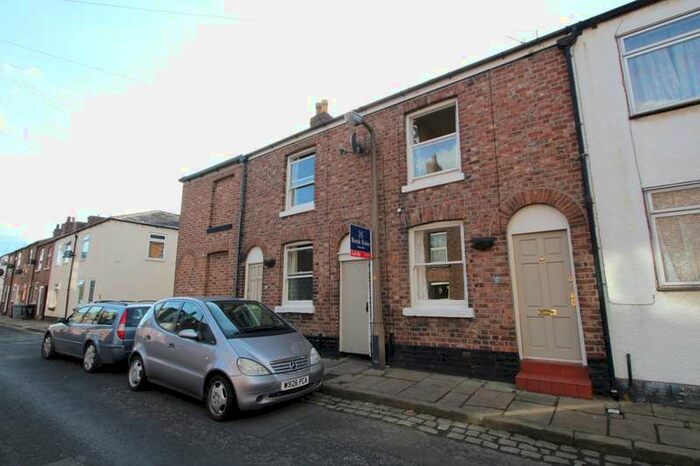 2 Bedroom Cottage To Rent In Pitt Street, Macclesfield, Cheshire, SK11