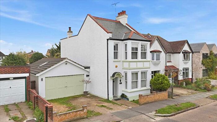 3 Bedroom Detached House For Sale In Leigh On Sea, SS9