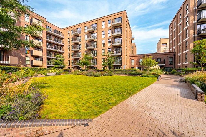 2 Bedroom Apartment To Rent In Kenavon Drive, Reading, RG1