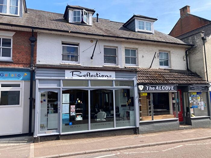 2 Bedroom Flat To Rent In Salisbury Street, Fordingbridge, Hampshire, SP6