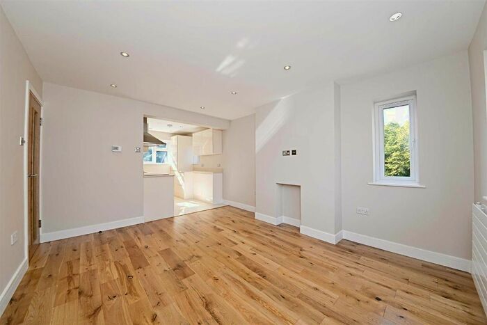 3 Bedroom Flat To Rent In St. Michael's Close, London, N3