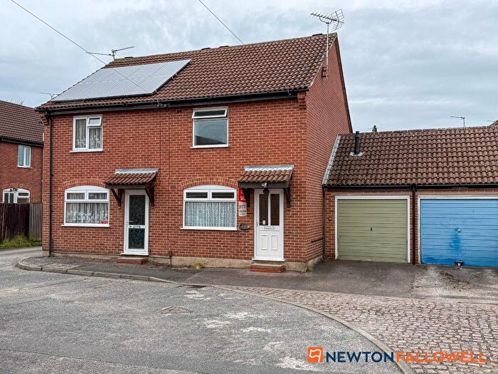 2 Bedroom Semi Detached House For Sale In Pelham Close, Newark, NG24