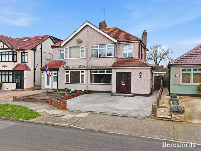 3 Bedroom Semi Detached House For Sale In Alma Avenue, Hornchurch, RM12