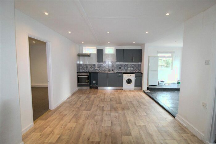 2 Bedroom Flat To Rent In Foxley Lane, Purley, CR8