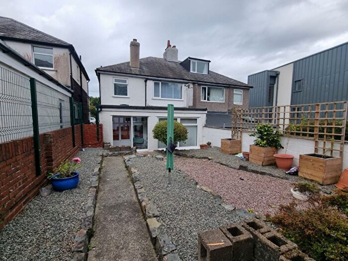 3 Bedroom Property To Rent In Farrar Road, Bangor, LL57