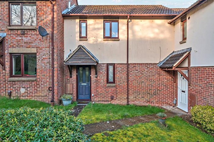 2 Bedroom Terraced House For Sale In Harvest Close, Winchester, SO22