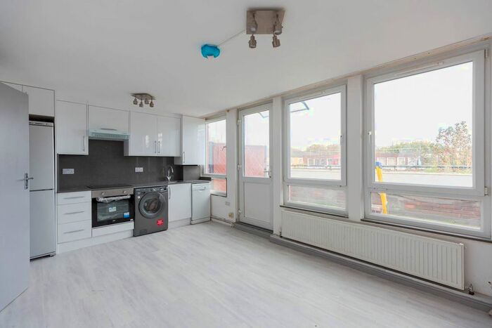 4 Bedroom Flat To Rent In Copperfield Mews, Edmonton, London N18