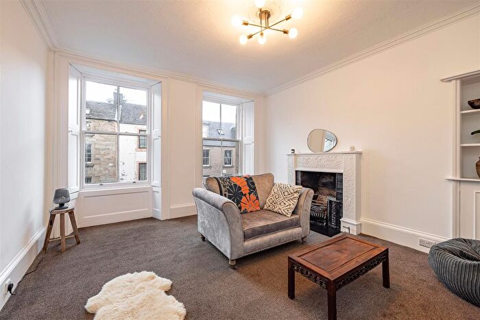3 Bedroom Flat For Sale In High Street, Jedburgh, TD8