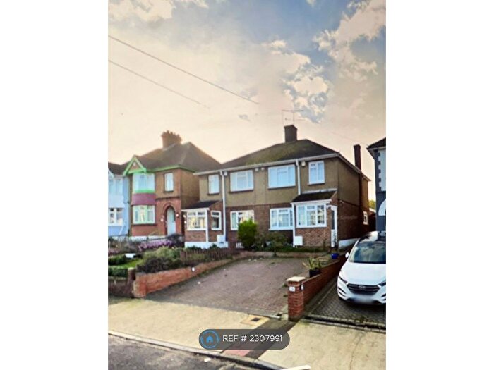 4 Bedroom Semi-Detached House To Rent In Barr Road, Gravesend, DA12