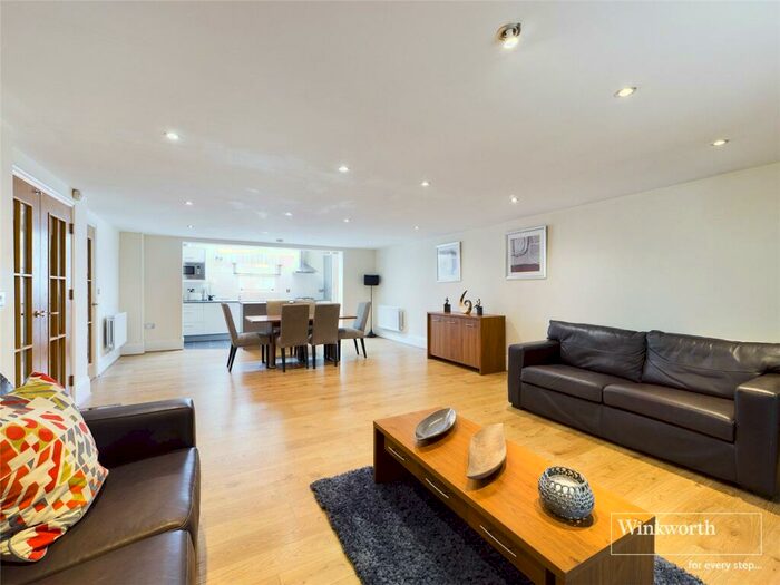 3 Bedroom Apartment To Rent In Eldon Lodge, - Kings Road, Reading, Berkshire, RG1