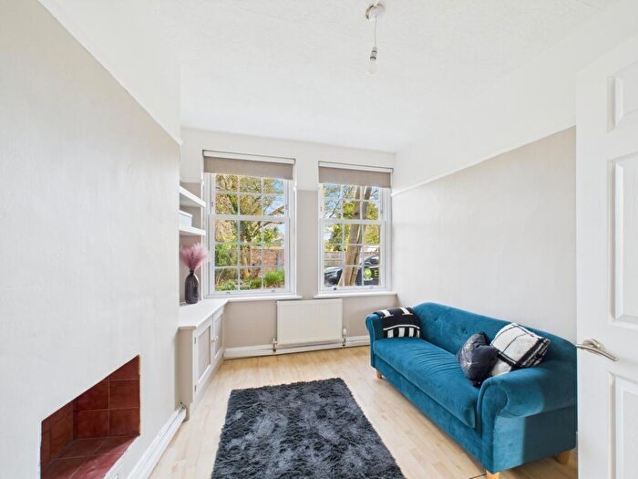 2 Bedroom Flat For Sale In Henley House, Friern Park, London, N12