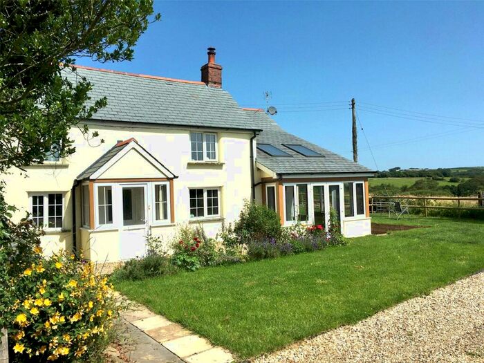 3 Bedroom Detached House For Sale In Clawton, Holsworthy, EX22