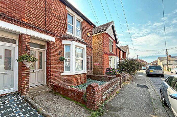 3 Bedroom End Of Terrace House For Sale In Stanhope Road, Littlehampton, West Sussex, BN17
