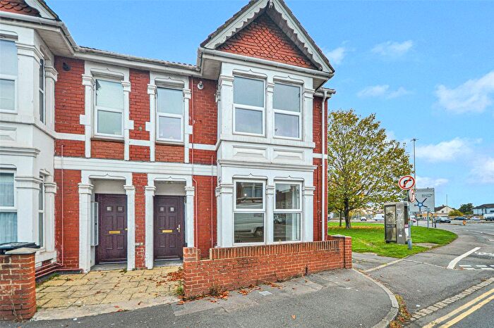 1 Bedroom Flat For Sale In County Road, Swindon, Wiltshire, SN1