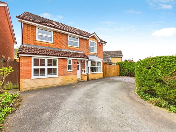 4 Bedroom Detached House For Sale In Earles Meadow, Horsham, RH12