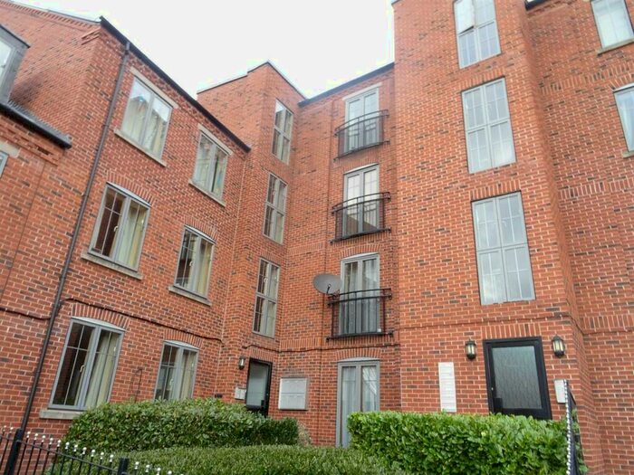 2 Bedroom Flat To Rent In Weavers Court, Hinckley, LE10