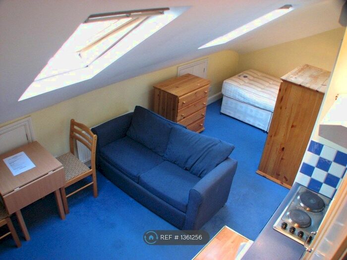 Studio To Rent In Stile Hall Gardens, London, W4