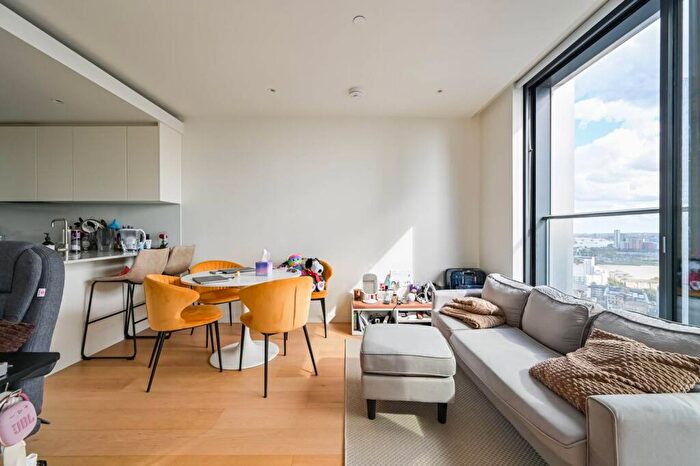 1 Bedroom Flat For Sale In Marsh Wall, Canary Wharf, London, E14
