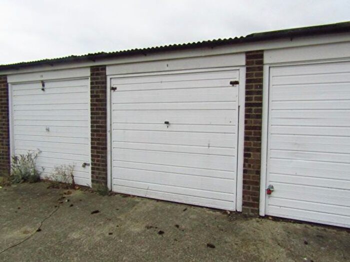 Garage / Parking To Rent In Garden Road, Walton On The Naze, CO14