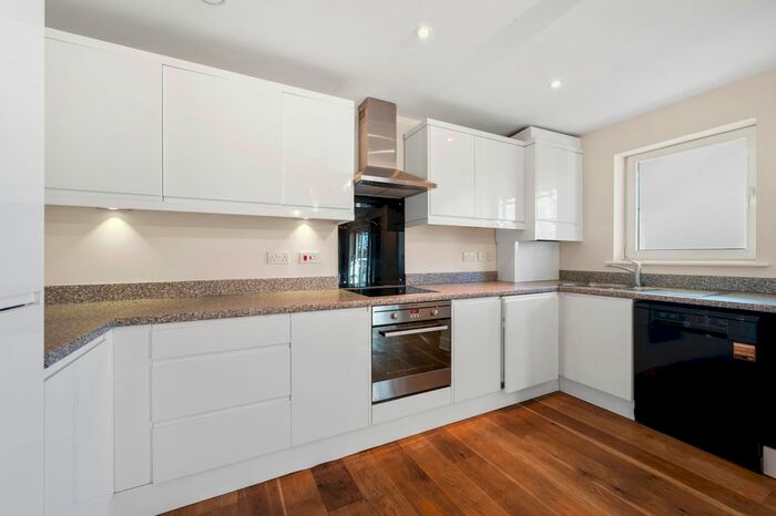 2 Bedroom Flat To Rent In Greenview Drive, London, Merton, SW20