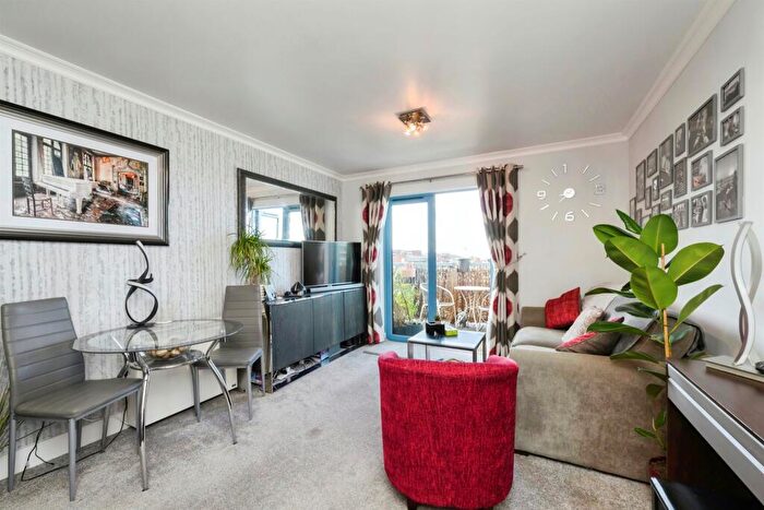 1 Bedroom Apartment For Sale In Sturlas Way, Waltham Cross, EN8