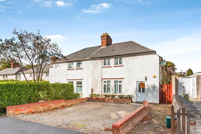 3 Bedroom Semi-Detached House For Sale In Donnington Bridge Road, Oxford, Oxfordshire, OX4