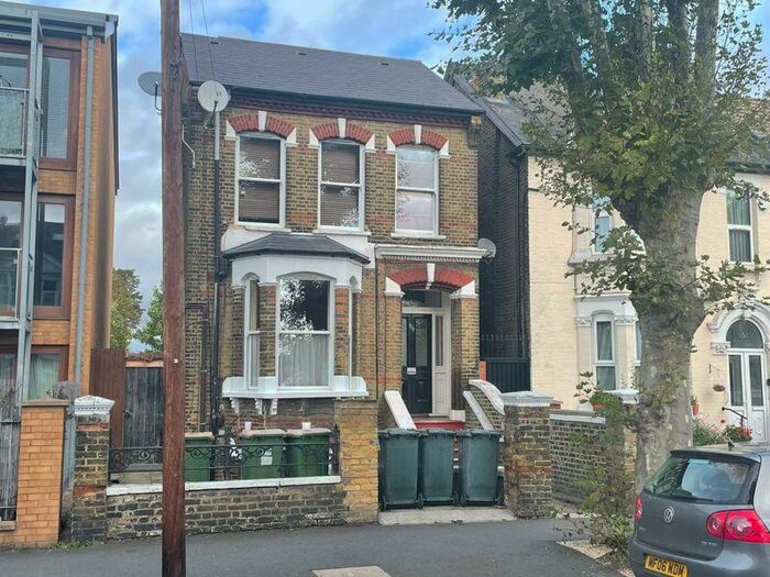 2 Bedroom Flat To Rent In Earlham Grove, E7