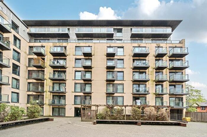 2 Bedroom Flat For Sale In Slough, Berkshire, SL1