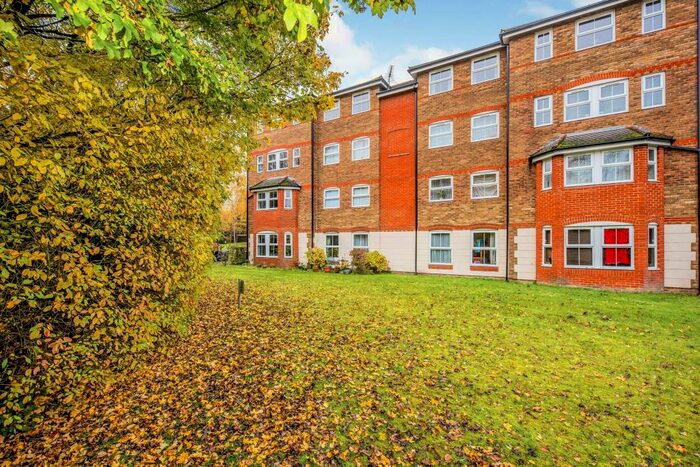 2 Bedroom Flat To Rent In Wingate Court, GU11