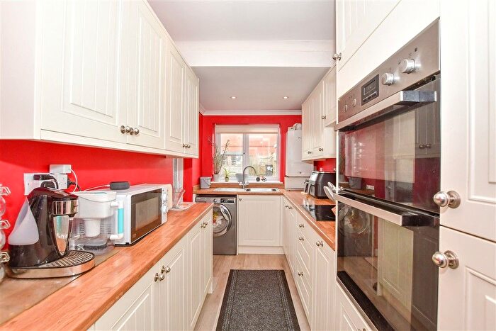 4 Bedroom Terraced House For Sale In Gerrard Avenue, Medway, Rochester, Kent, ME1