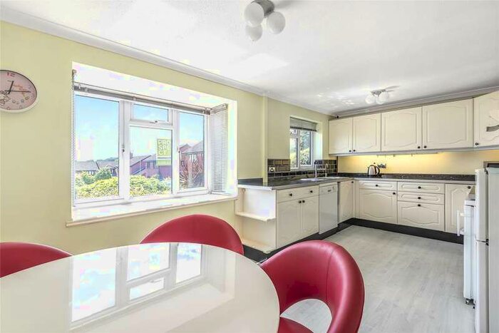 4 Bedroom Detached House To Rent In Crecy Close, Wokingham, Berkshire, RG41