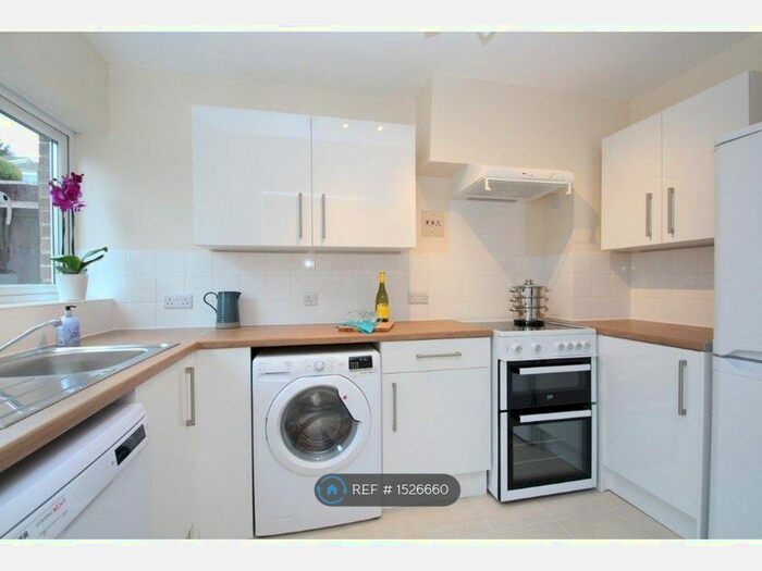 3 Bedroom End Of Terrace House To Rent In Osward, Croydon, CR0