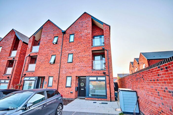 4 Bedroom Town House For Sale In Wren Way, Daventry, NN11