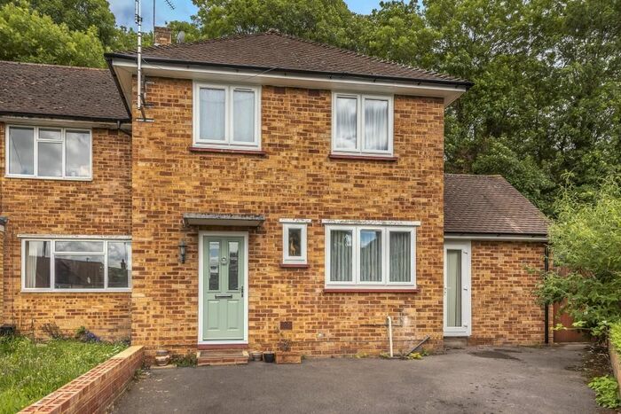 3 Bedroom Semi-Detached House To Rent In Maidenhead, Berkshire SL6